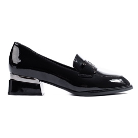 Ladies' black lacquered shoes with a Vinceza buckle