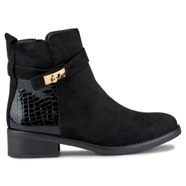 Elegant women's boots with a flat sole black