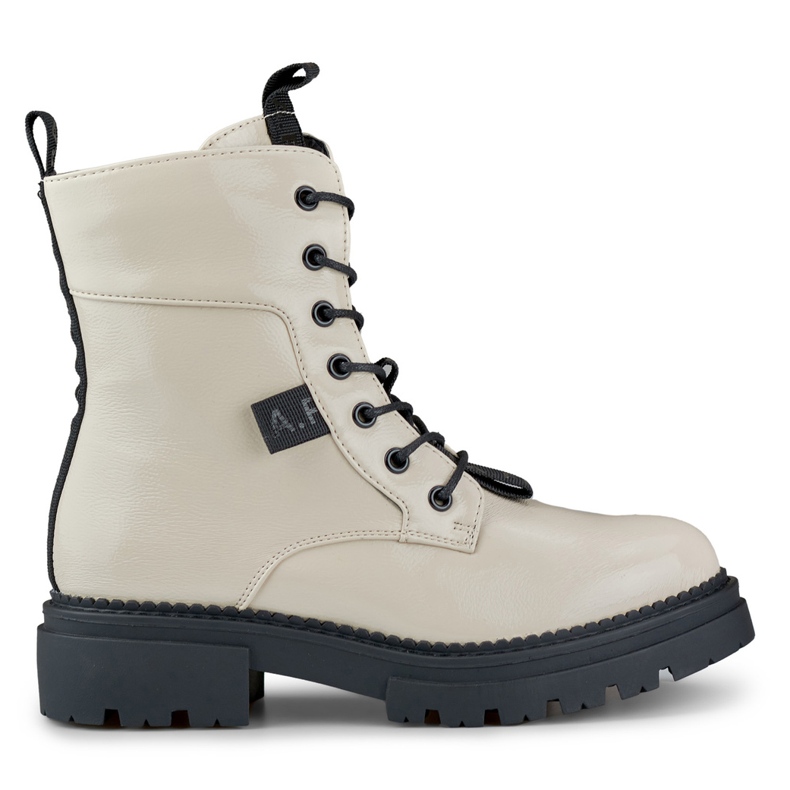 Lacquered beige women's workers from Carole