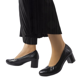 Inna Ploufe black pumps on the block Inna Ploufe black pumps on the block