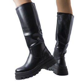 Black insulated boots from Stanis Black insulated boots from Stanis