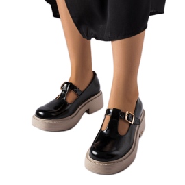 Inna Karino black lacquered shoes Inna Karino black lacquered shoes