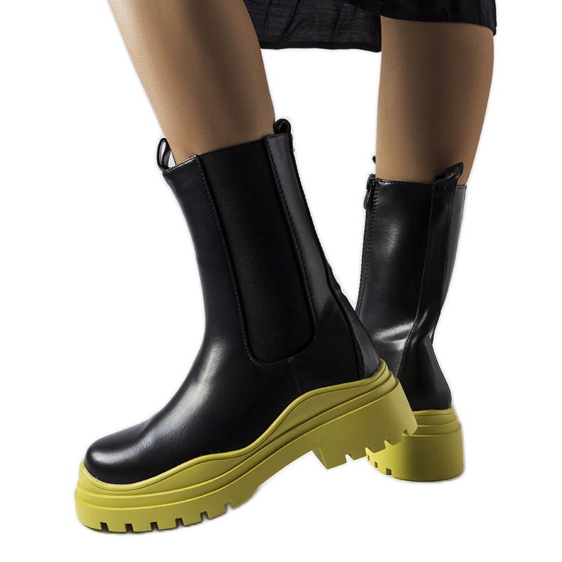 Black boots with a colored sole from Delebio