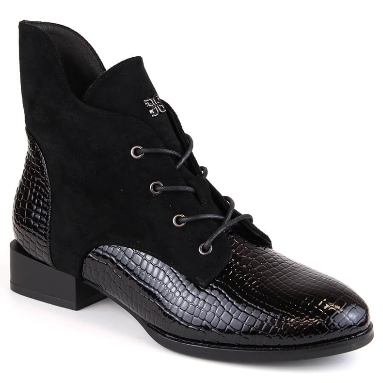 Black, insulated women's flat-heeled boots Vinceza 16439