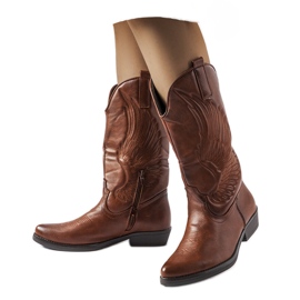 Brown cowboy boots with the Olinda pattern