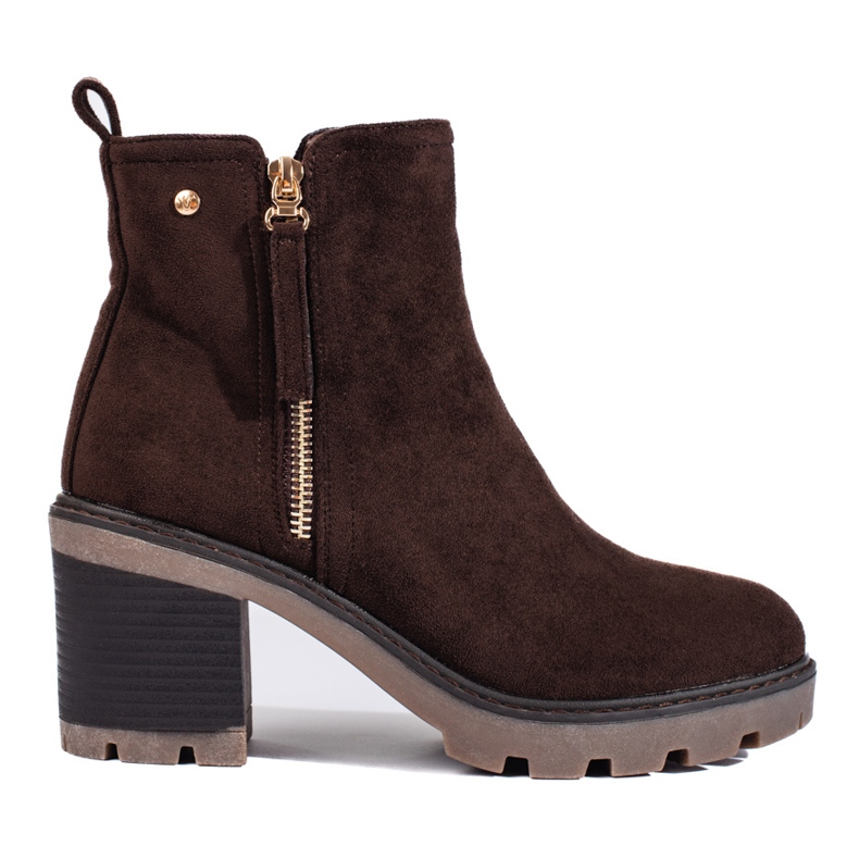 Suede brown ankle boots with a wide heel from Vinceza