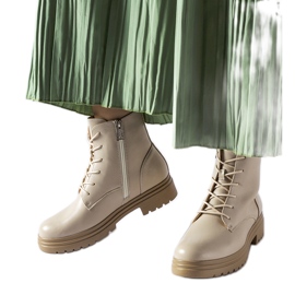 Beige insulated hiking boots from Vinceza