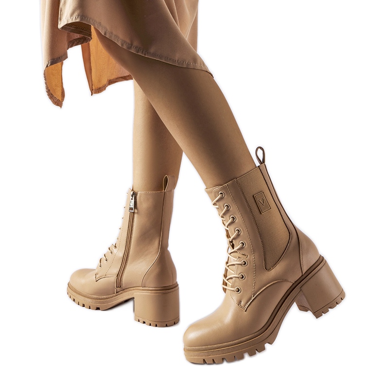 Beige insulated ankle boots from Vinceza