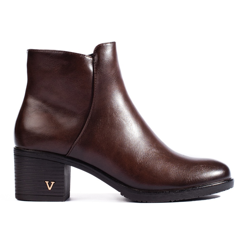 Brown classic heeled boots from Vinceza