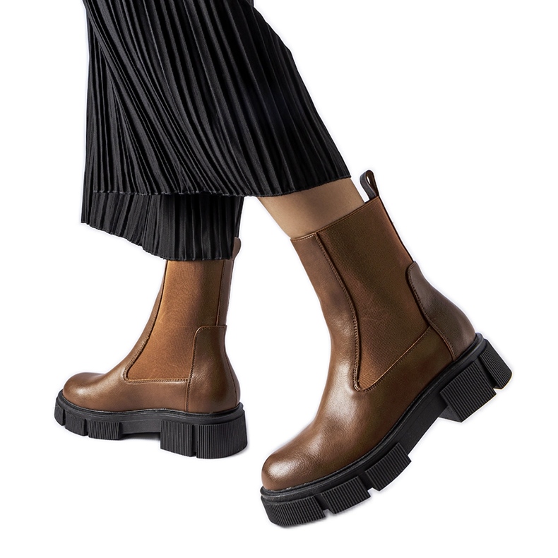 Brown high-top slip-on Chelsea boots from Marausa