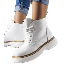 White workers' shoes on a thick Sacco platform White workers' shoes on a thick Sacco platform