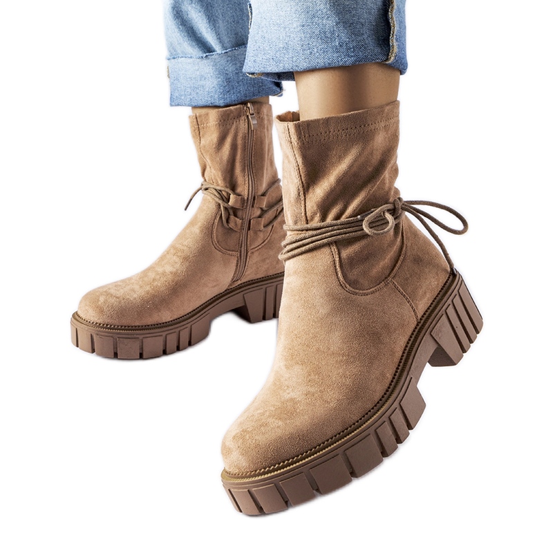 Beige ankle boots with Averardo ties