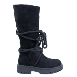 Suede boots with a Spicer Black cord