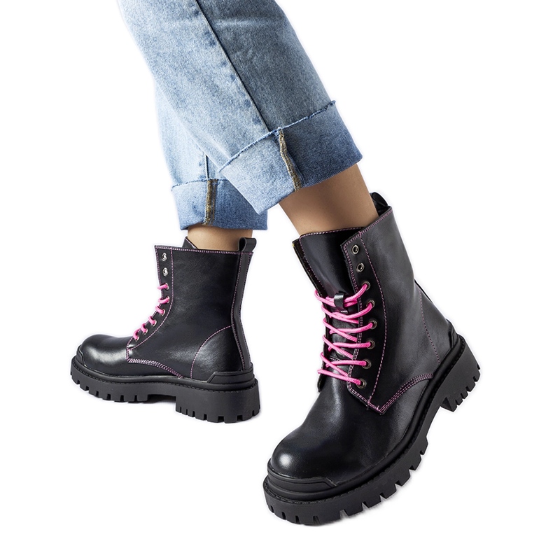 Inna Black boots with decorative pink Oberto thread