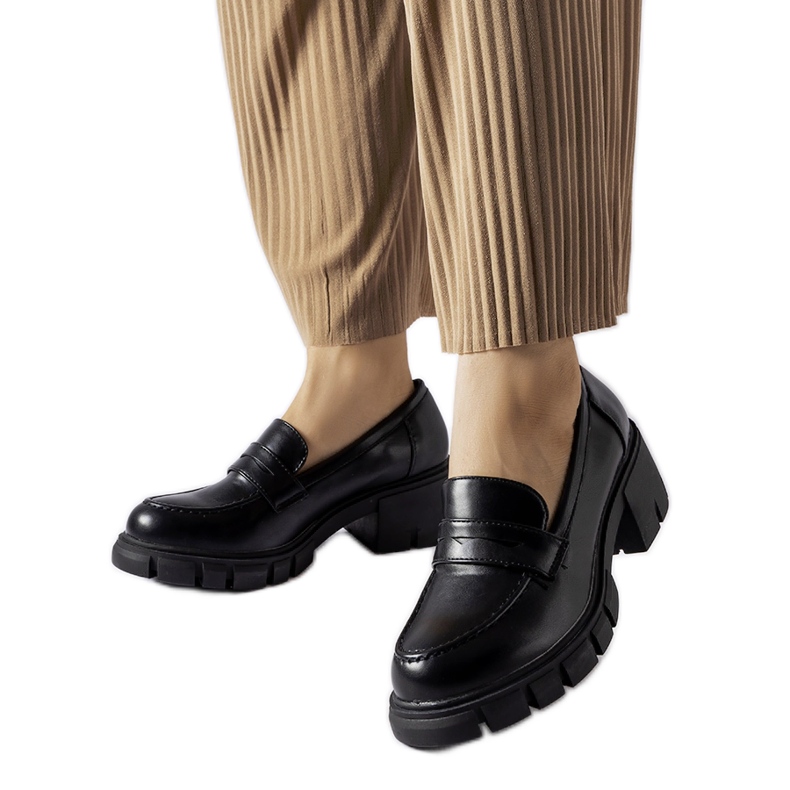 Black classic moccasins with a Dina block Black classic moccasins with a Dina block