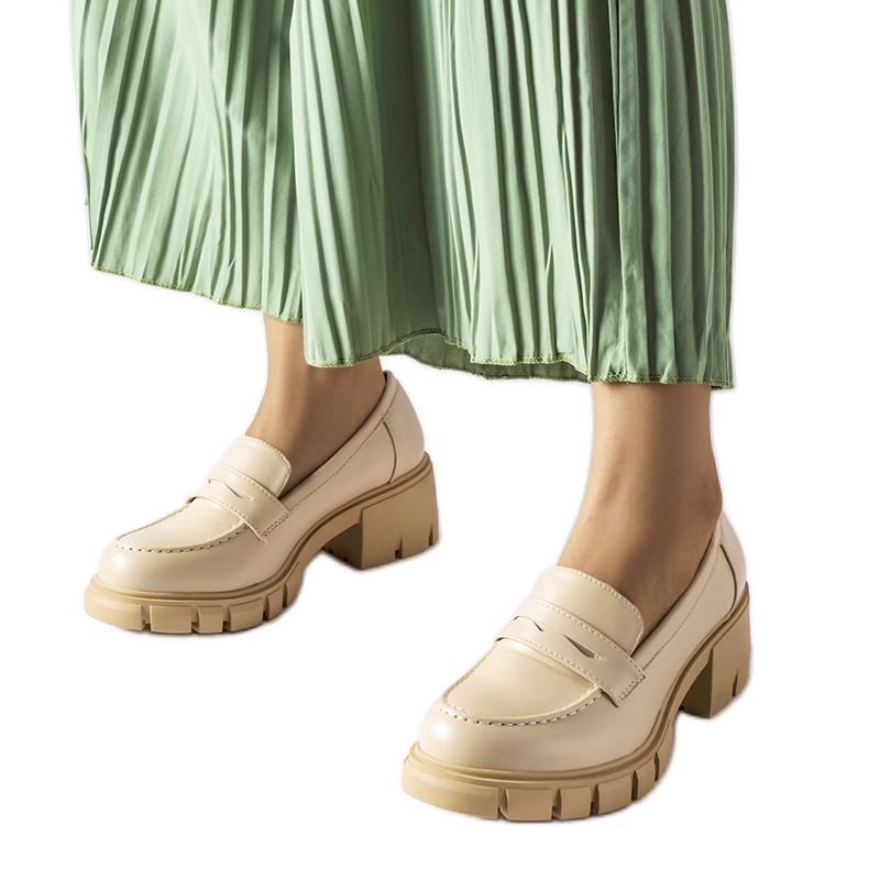 Beige classic moccasins with a Dina block