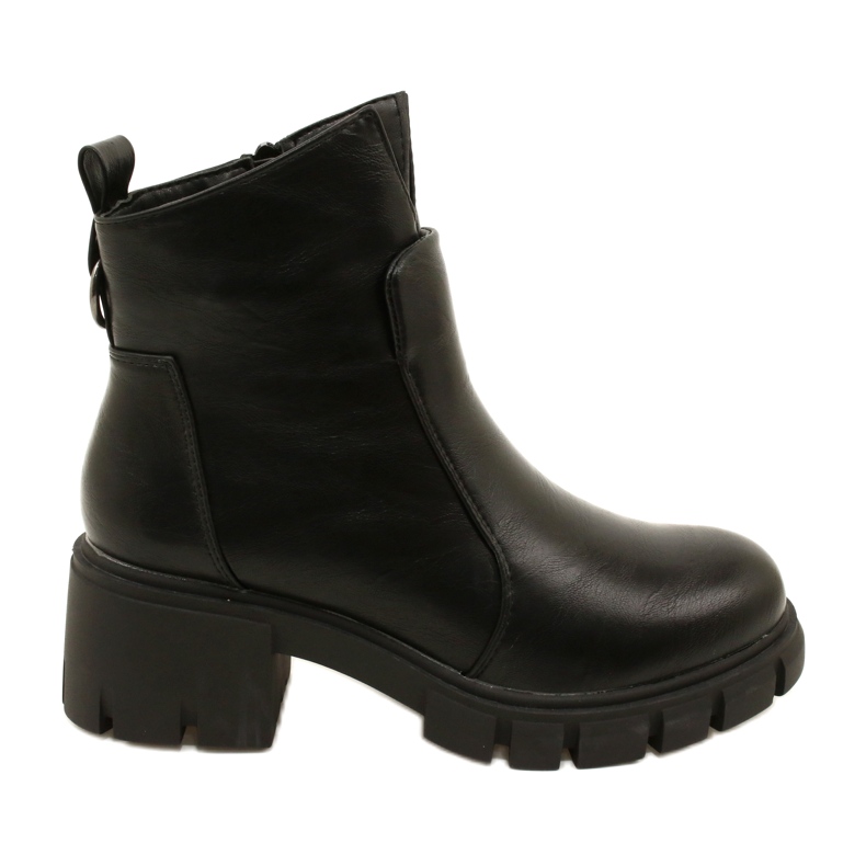 M. DASZYŃSKI Leather ankle boots with a thicker bottom Black Mońco
