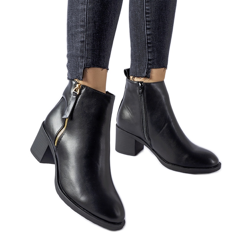 Black classic Ivano low-heeled ankle boots