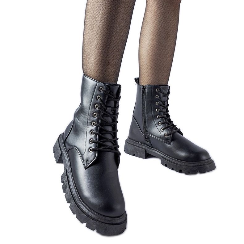 Black insulated women's boots by Hansine