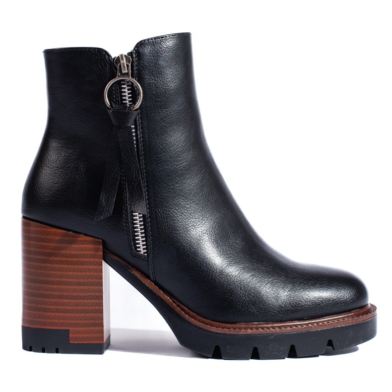 Classic black ankle boots from Vinceza