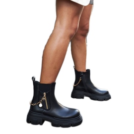 Black ankle boots with a decorative Archard chain