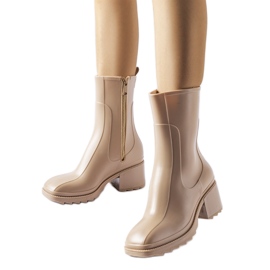 Beige zipped Wellington boots with a Maggiore block