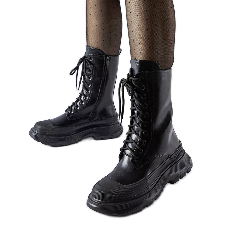 Black workers' shoes with a thick black Crosia sole