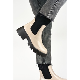 Beige patent leather workers with a flexible upper Beige patent leather workers with a flexible upper