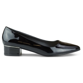 Black lacquered pumps on a low heel