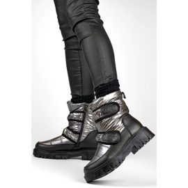 Laila warm women's snow boots with Velcro black