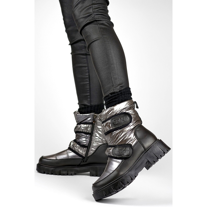 Laila warm women's snow boots with Velcro black