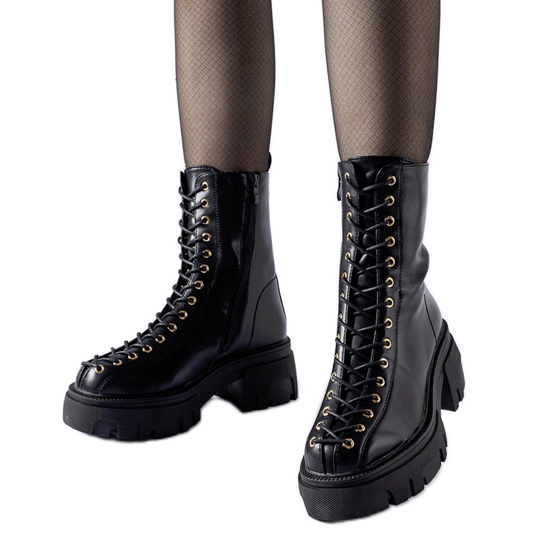 Black insulated boots decorated with Amla binding