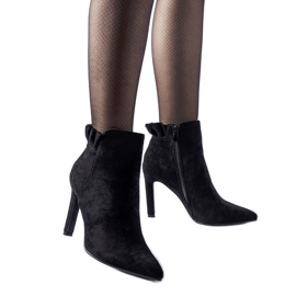 Black ankle boots with a ruffle on a Dolcelino high heel