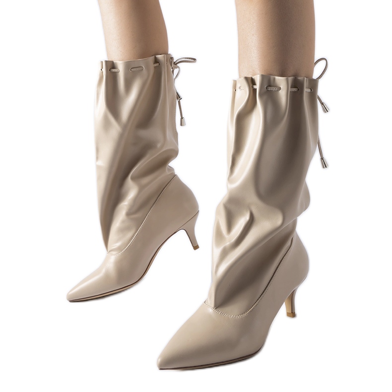Beige boots with a low heel from Deserres