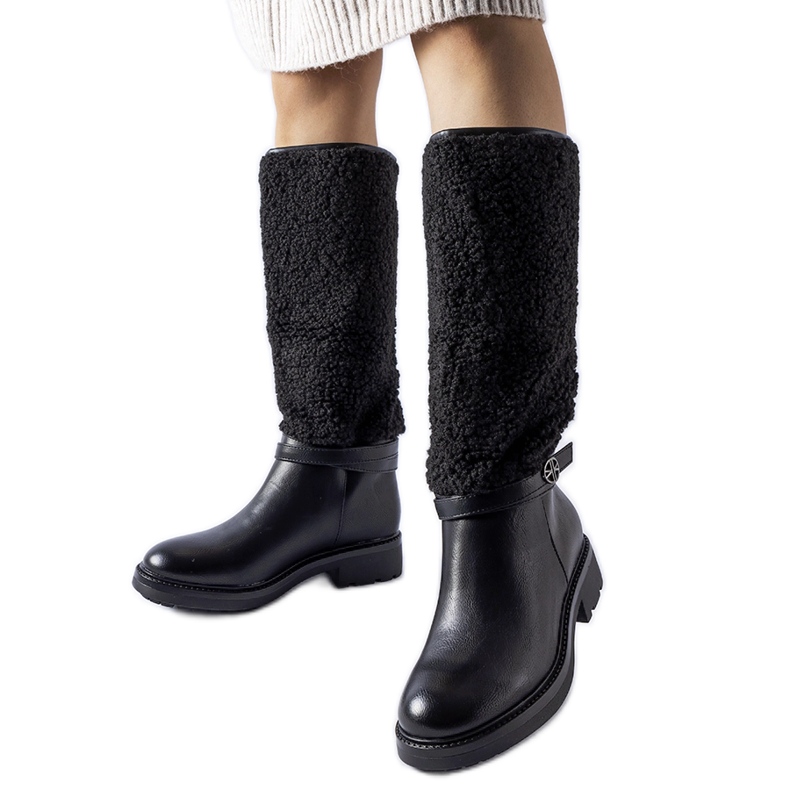 Black boots decorated with Plains fur Black boots decorated with Plains fur