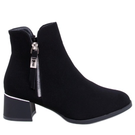 Leines Black low-heeled ankle boots