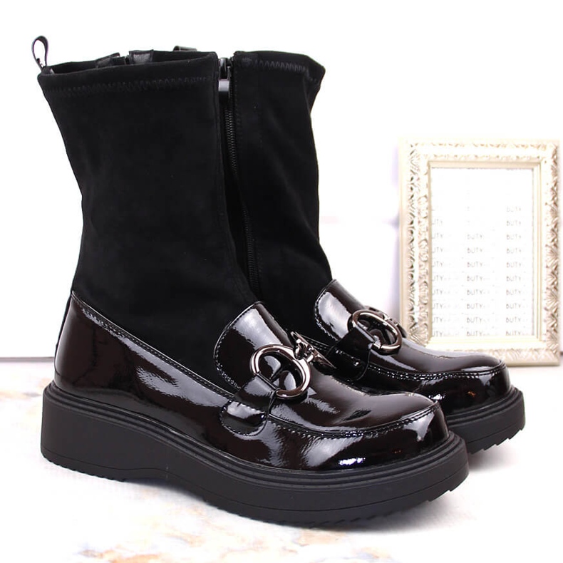 Women's patent leather boots on the platform, insulated black Sabatina DM23-18N
