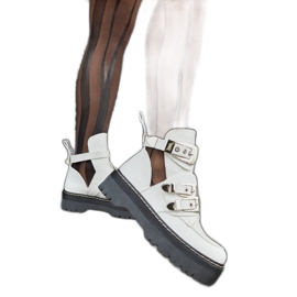 White ankle boots on the Lograto platform White ankle boots on the Lograto platform