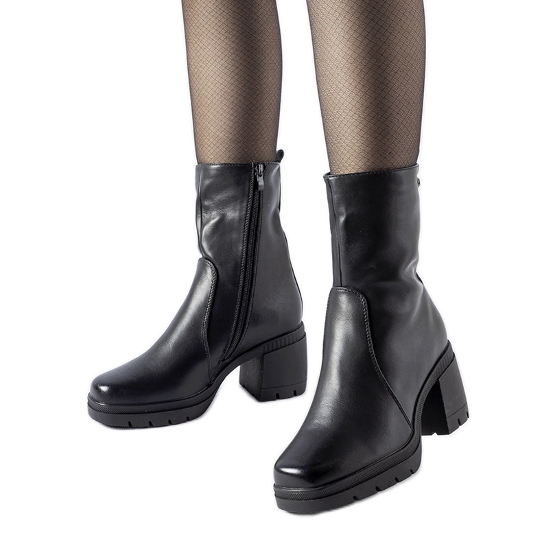 Black insulated ankle boots from Agordino Black insulated ankle boots from Agordino