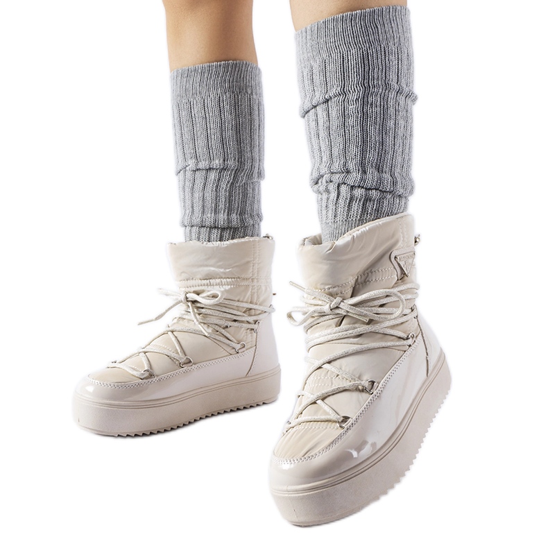 Beige patent snow boots with elastic band from Calogero