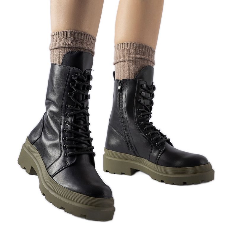 Black sneakers with a colorful Quennie sole