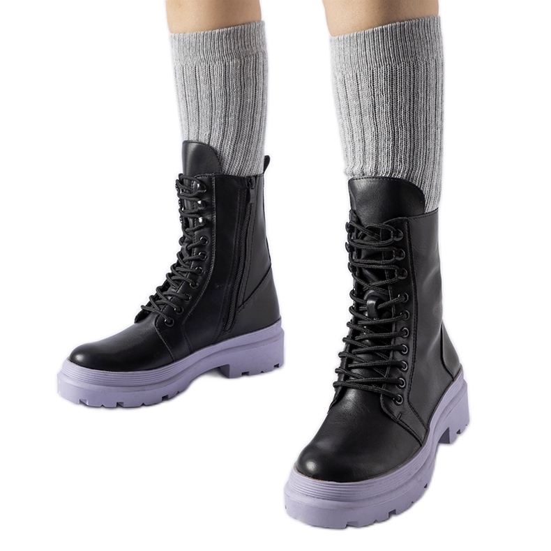 Black sneakers with a colorful Quennie sole