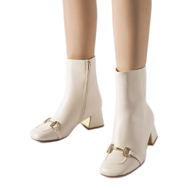 Beige ankle boots from Prewitt Beige ankle boots from Prewitt