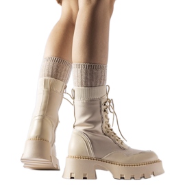 Beige workers' shoes with a massive Olona sole Beige workers' shoes with a massive Olona sole