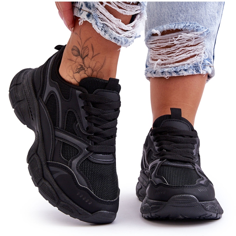 Women's black sports shoes