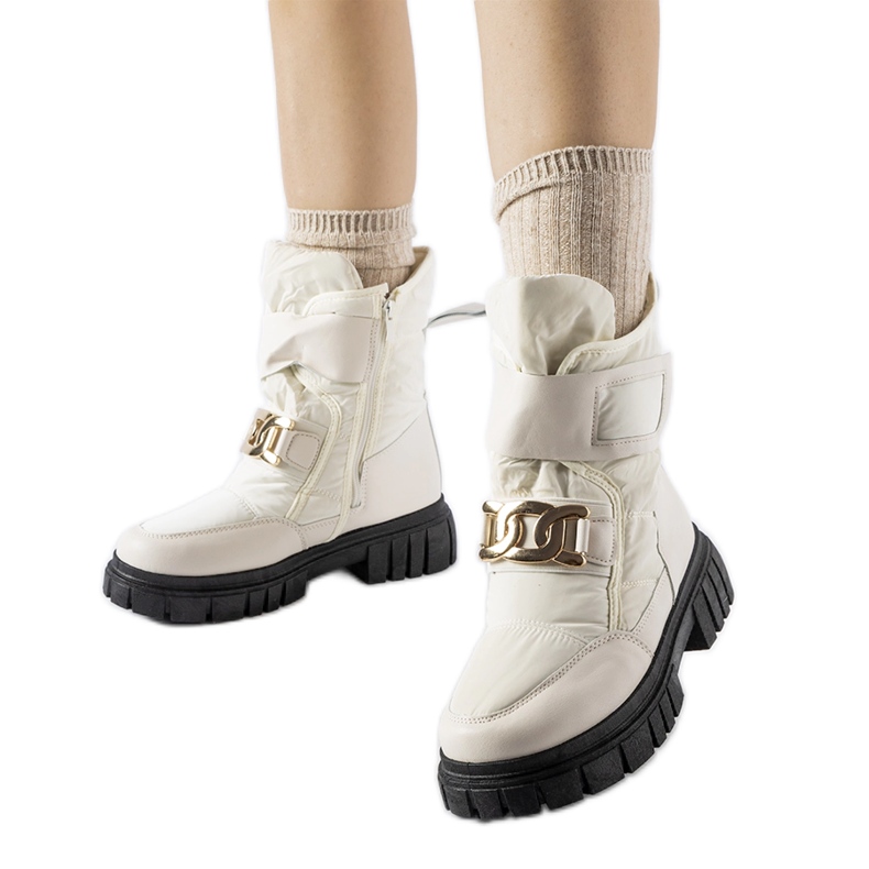 Beige snow boots with a decorative Athos buckle Beige snow boots with a decorative Athos buckle
