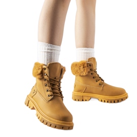 Brown Albert boots with decorative fur