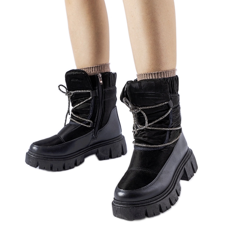 Black snow boots with Pettenasco rhinestones