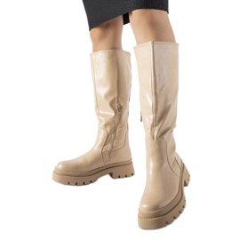 Beige flat classic Christien boots