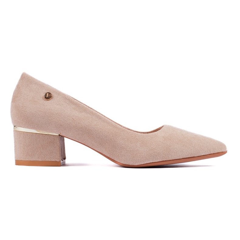 Beige low-heeled pumps from Vinceza Beige low-heeled pumps from Vinceza